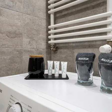 Apartment Alibi *