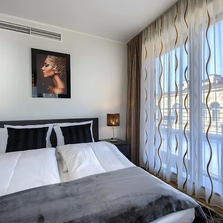 Alibi Apartment *