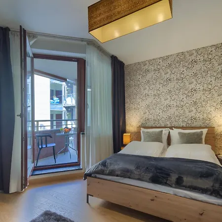 Alibi Apartment *