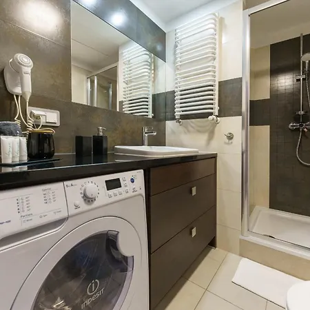 Alibi Apartment *